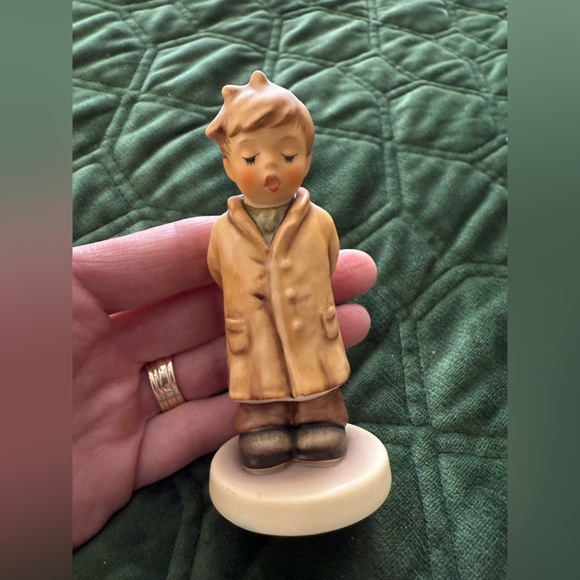 Hummel collectible too shy to sing 2003 Germany 4” cute!